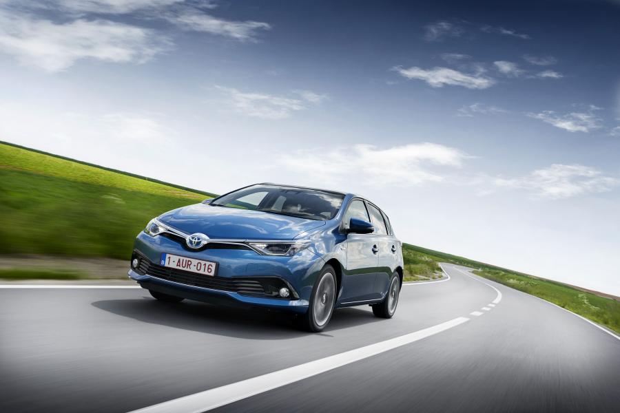  Toyota Auris Hybrid 2015 года  (фото 21 из 31)